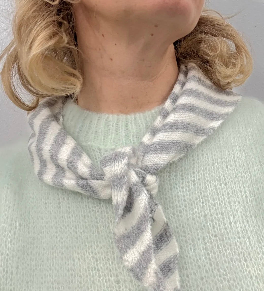 Triangel Scarf Striped -Grey
