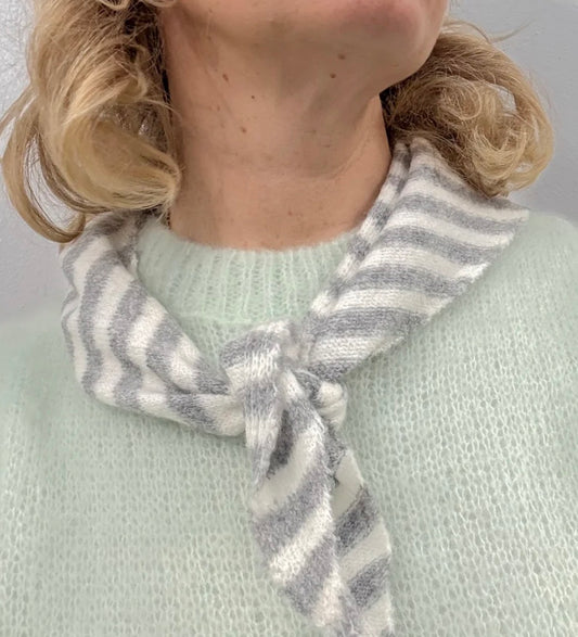 Triangel Scarf Striped -Grey
