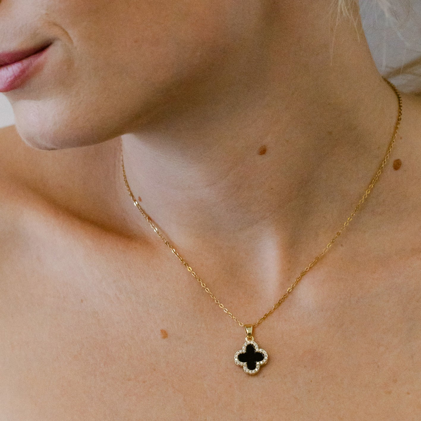 Black / Pearl clover diamanté necklace
