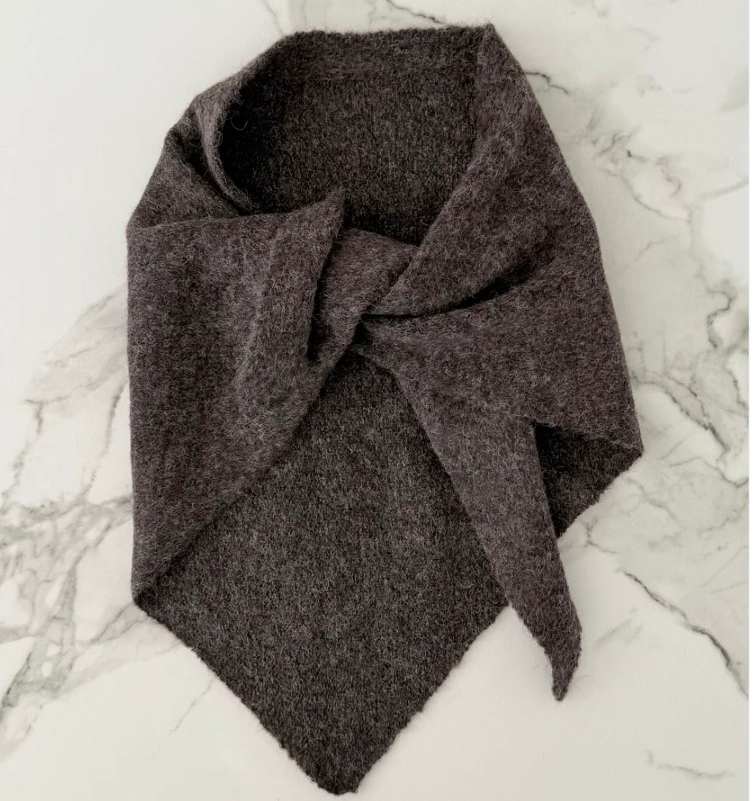 Triangel Scarf -Brown