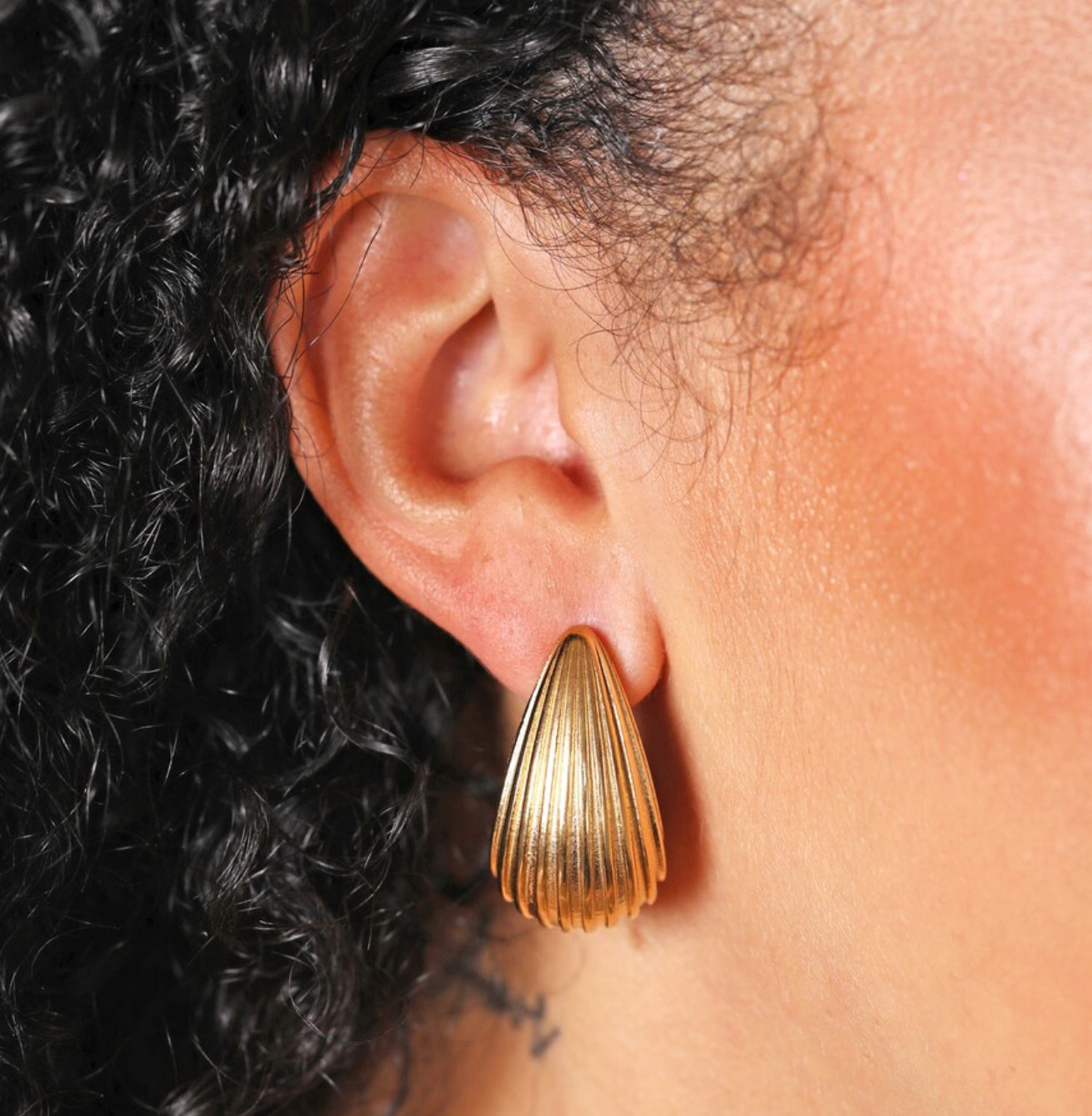 Ridged teardrop half hoop gold earrings