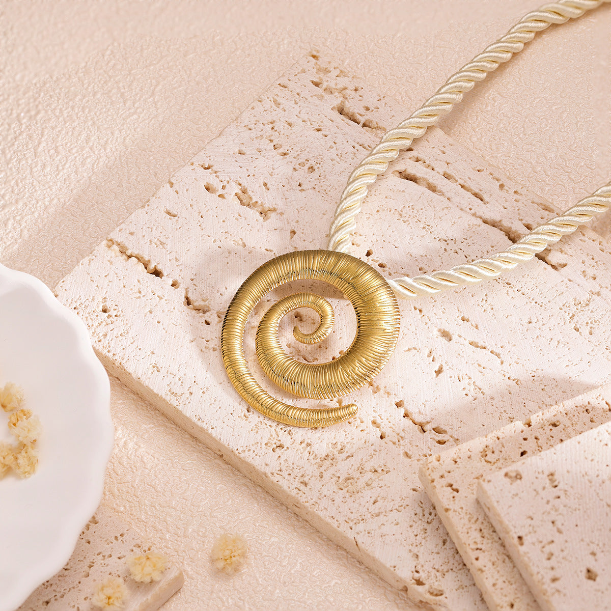 Seashells rope necklace
