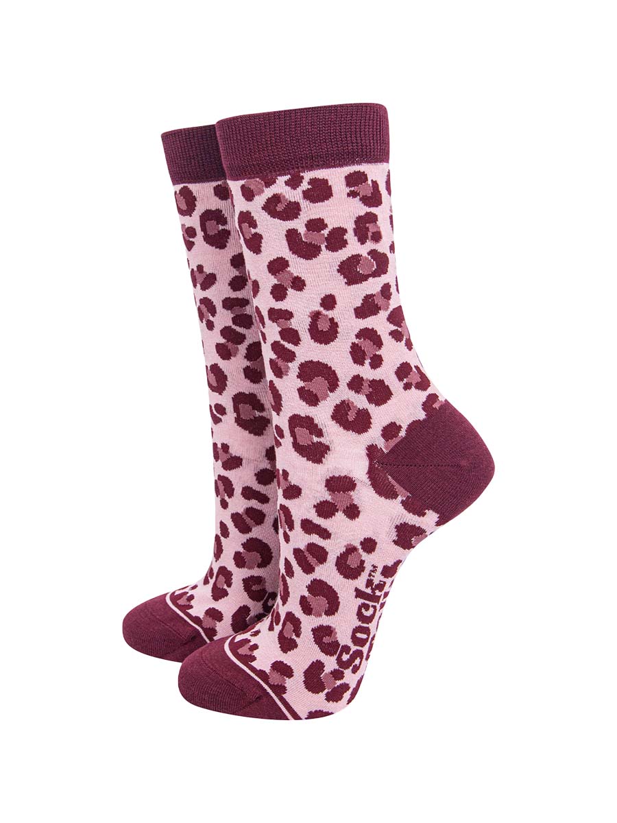 Leopard print bamboo socks in pink/berry