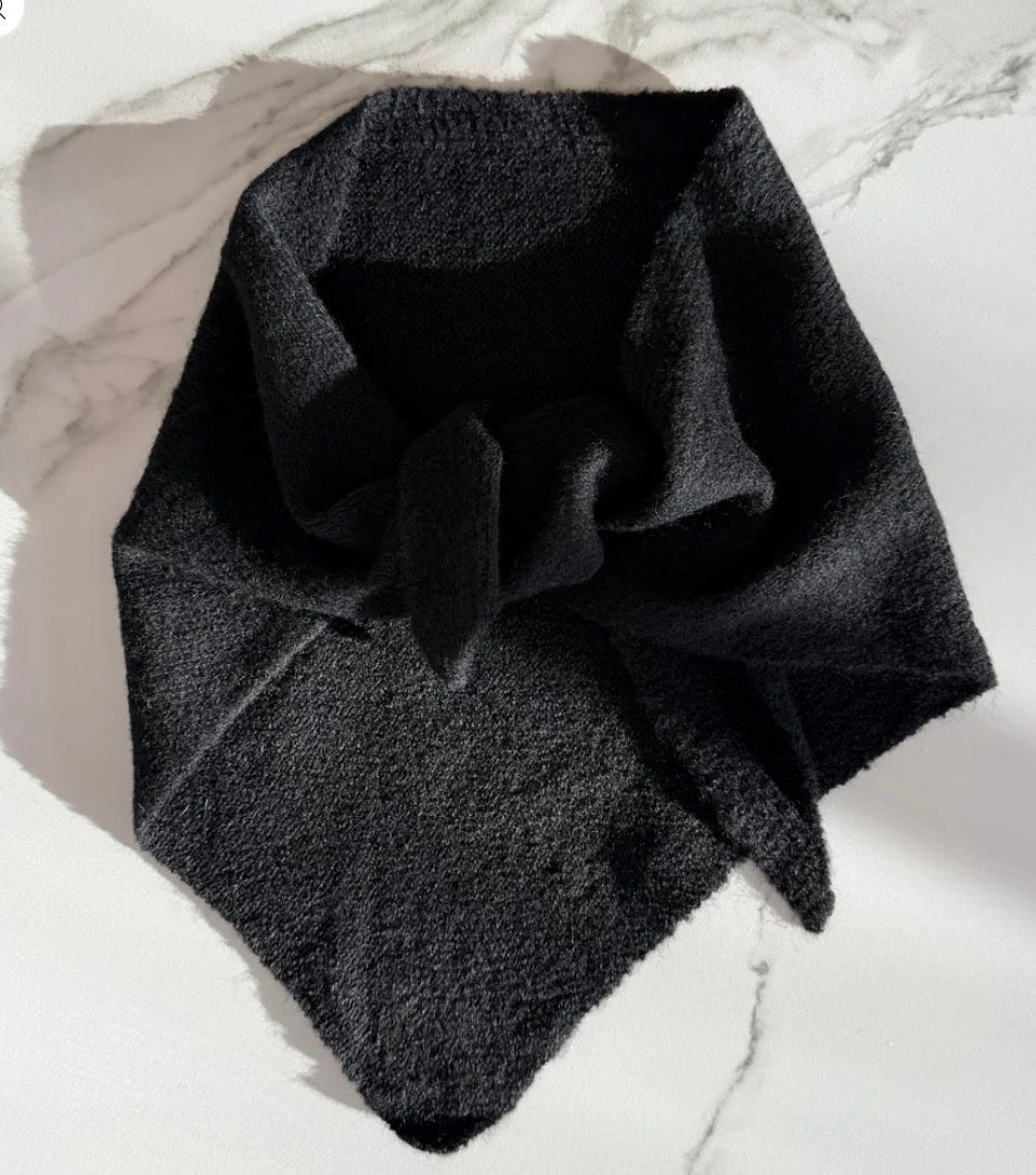 Triangel Scarf -Black