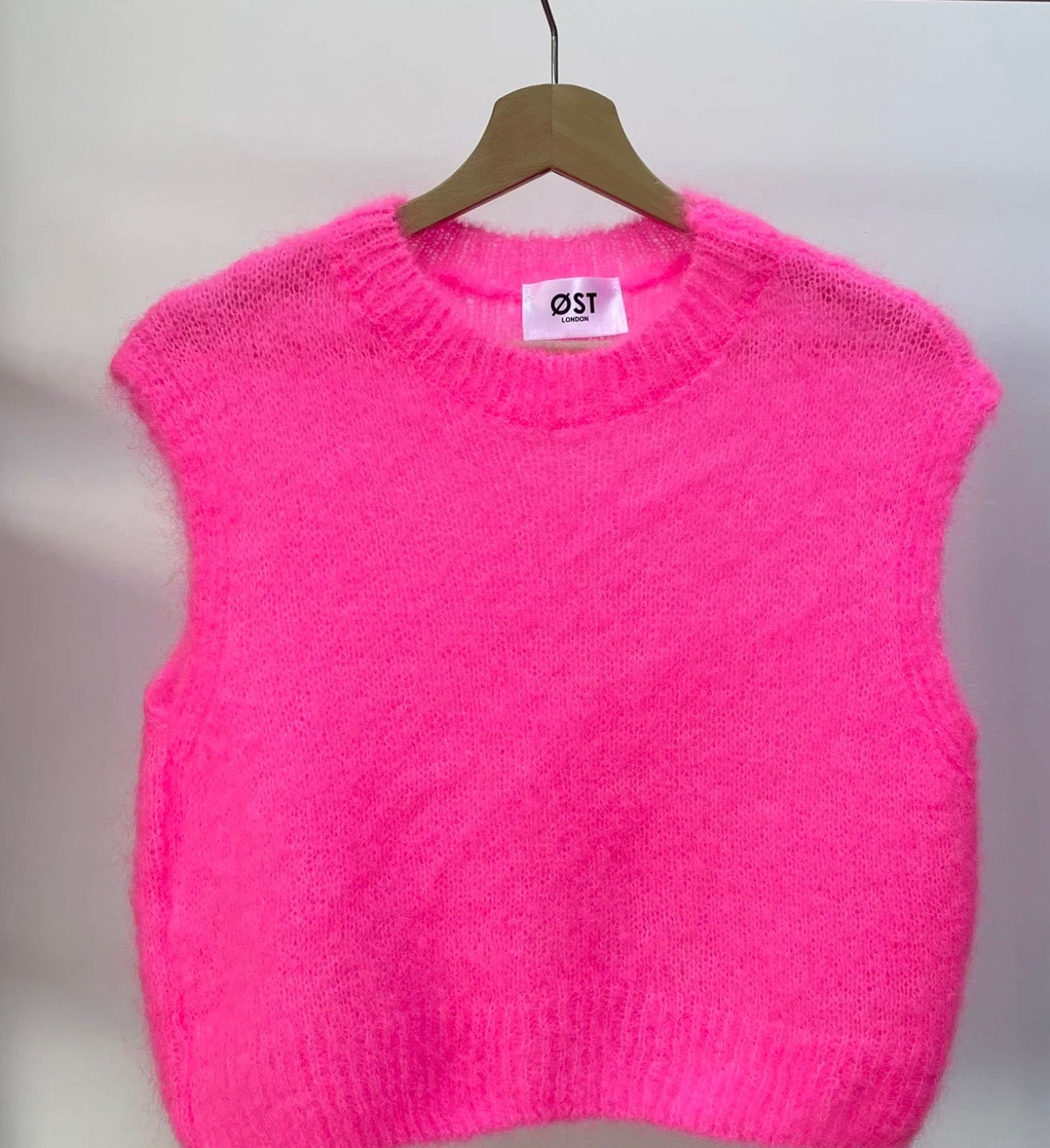 OST Monika cropped mohair vest - Fuxia