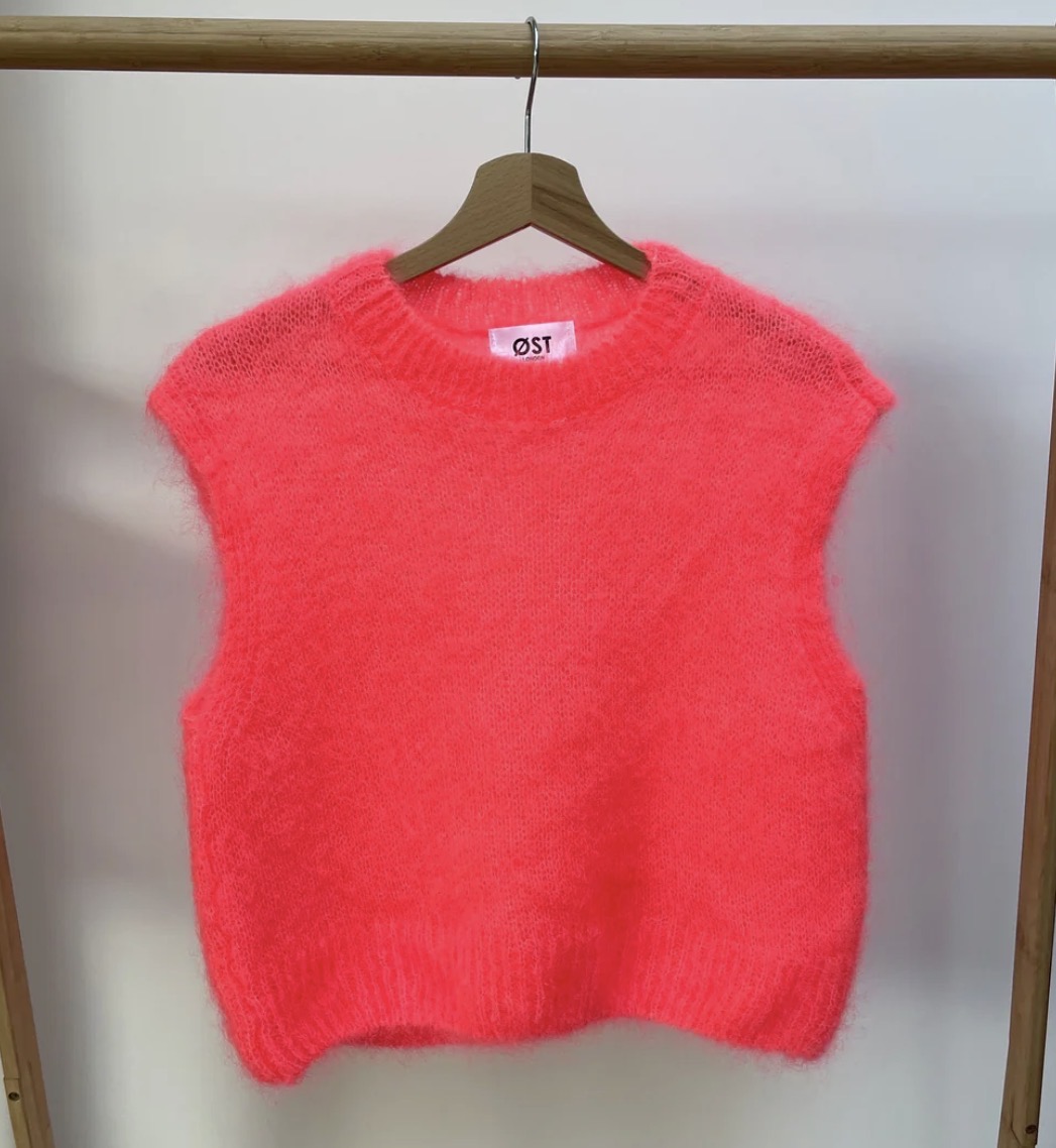 OST Monika cropped mohair vest - Neon coral