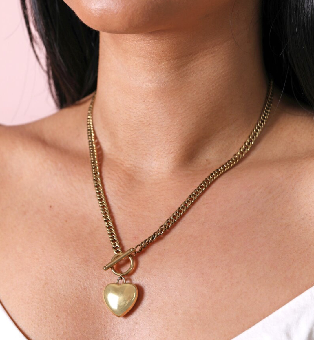 Chunky toggle & heart pendant necklace