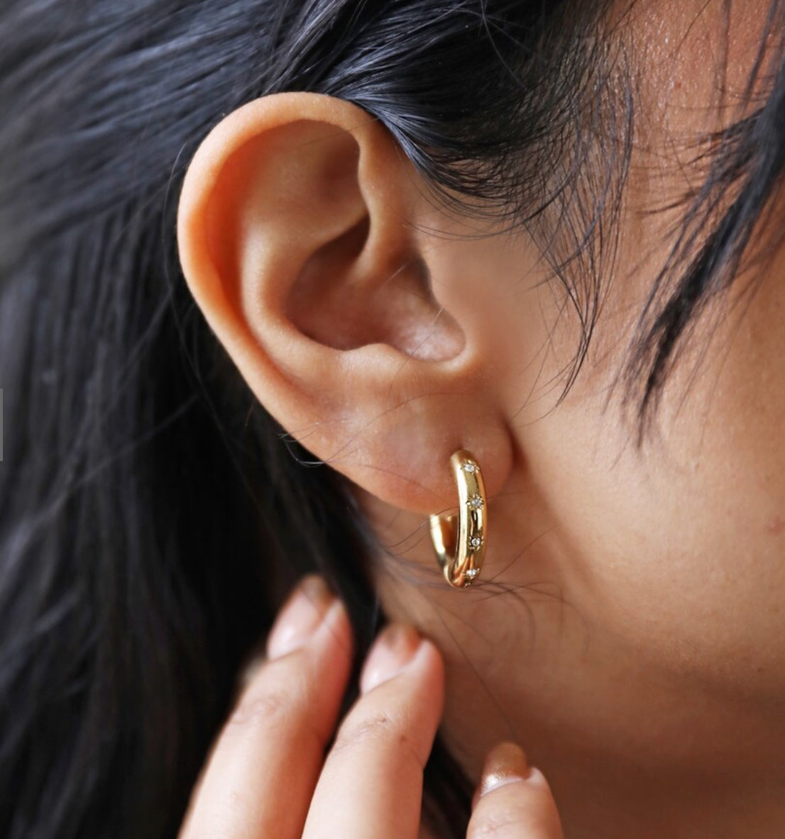 Chunky crystal hoop earrings in gold