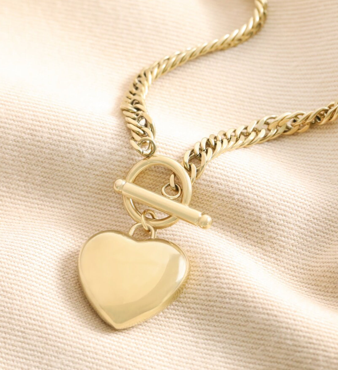 Chunky toggle & heart pendant necklace