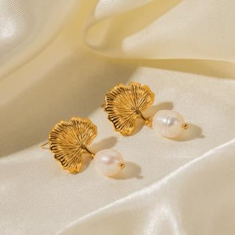 Textured leaf & freshwater pearl drop earring in gold